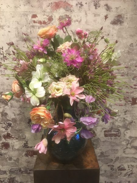 Roze/paars zijde bloemen arrangement op Ecripot